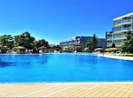 The Red Studio, hotel in Burgas City