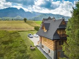 Góralskie Bacówki z widokiem na Giewont