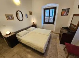 Center room D16 in the ancient Roman palace