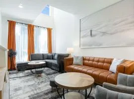 Squire - Prime Location with View & Parking