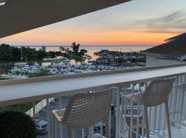Loft vue Bassin Arcachon Marina de Cassy, hotel i Lanton