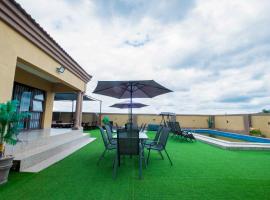 WoodMead Guest House, hotel v destinaci Manzini