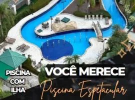 Magnifico Flat na Barra da Tijuca 704, com Linda Piscina, Academia, Balsa para Praia, Microondas, Frigobar, Tv Smart, Varanda e Mesa para Trabalho