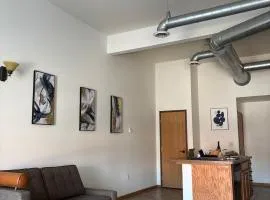 Spacious Condo Downtown Square