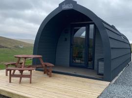 Starview by MirrieM&ouml;ra, hotel con estacionamiento en Holm of Maywick