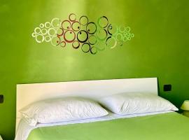 Color House Malpensa B&B, hotel v destinaci Cassano Magnago