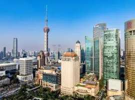 Pudong Shangri-La Shanghai - With a sweeping view of the Pearl Tower and the historic Bund skyline