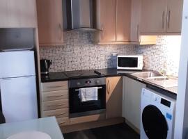 Three bedroom apartment Darlington Victoria Road, khách sạn ở Darlington
