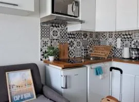 superbe studio avec piscine, ascenseur et accès direct sur le port