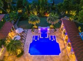 Fruit and Botanical Garden Estate 2 miles to downtown EV VR24-00151