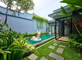 Seminyak Icon - by Karaniya Experience - CHSE certified