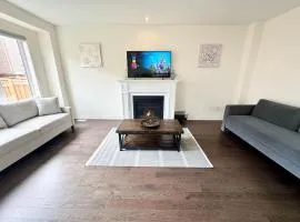 Elegant Retreat near Toronto Airport & Downtown