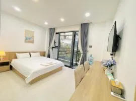 501 Modern Studio with Balcony & Kitchen