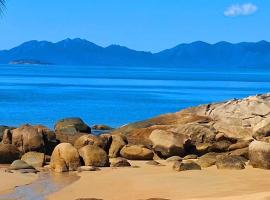 Golden Sands Beach House, khách sạn ở Bowen