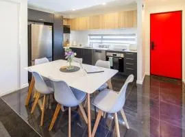 Modern 4BR in Riccarton, Walk to Mall & Park