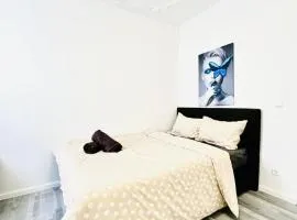 Affordable 4BR Shared Apartment, 10 Min to FAC Platz