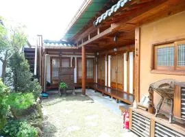 Jeonju Cheongnaru Pension