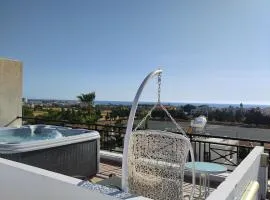 Othello Apartment with Pool, Balcony, Rooftop & 800 m to sandy beach on foot