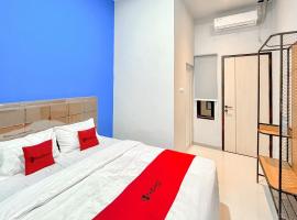 RedDoorz Syariah near Majapahit Semarang, hotel v destinaci Alastuwo