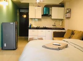 Whispering Pines Studios: Dehradun şehrinde bir kendin pişir kendin ye tesisi