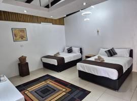 The Pine Lodge Accomodation, cabin in Mba