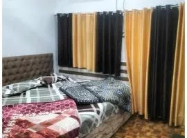 A PREMIUM HOTEL SHREE GOPAL # NIKETAN Near Sri Krishna Janmabhoomi-Mathura Railway Station - Parking Facilities - Fully Air Conditioning Hotel - A Top Rated Luxuary Hotel