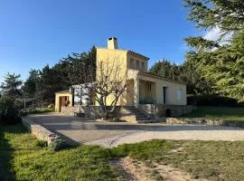 Maison au pied du Mont Ventoux
