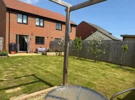 Strikingly Stylish Exeter Retreat - Modern 3-Bed