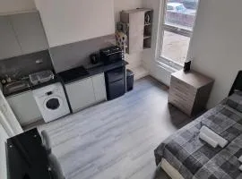 Modern Studio Flat, City Centre