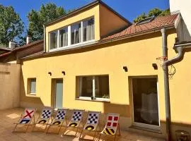Sunny City House - 2 bedrooms for 5 persons - near Metro