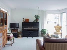 Lovely cozy houseboat Rembrandt, old centre Leiden, πλωτό κατάλυμα στο Λέιντεν