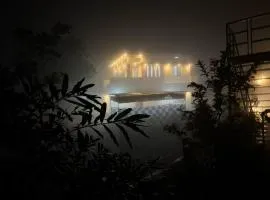 Vrindavan Four bedrooms Homestay