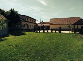 Pensiunea Marmis, hotel con piscina en R&icirc;u Bărbat