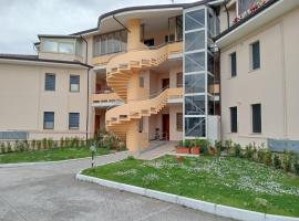Appartamento Colliwood, hotel v destinaci SantʼOmero