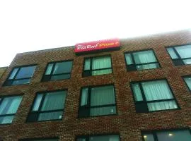 Red Roof PLUS Brooklyn - 3rd Ave