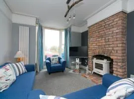 6 Afallon, Beachside holiday house