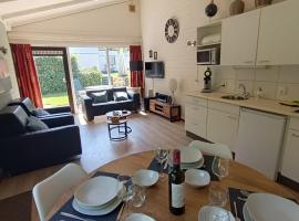 Vakantiebungalow in het Limburgse Heuvelland, ξενοδοχείο σε Simpelveld