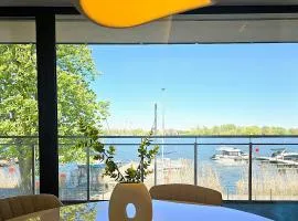 Marina Ostróda IV - super widok na jezioro, 10 m do wody, taras i balkon, winda, klima, garaż