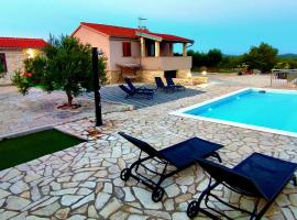 Holiday Home Gordana، فندق في دراغ