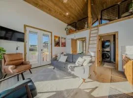Stargazing Retreat with Hot Tub Deck Hammocks BBQ