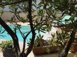 Villa piscine privée, hôtel à Capestang