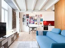 Not Your Average Stay! Rock, Love & Lake House