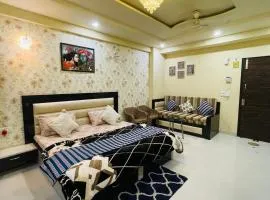 NAMAH RESORT HOMESTAY with KITCHEN Near PREM MANDIR