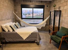 Kazuo520 - Studios Industriais Confort，位于隆德里纳的酒店