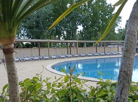 Mobilhome L'Oasis Camping le Clos Cottet, hotel em Angles