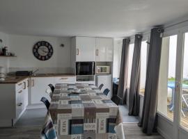 Ti Louker - Appartement à 300m du Port, hotel in Locmiquélic