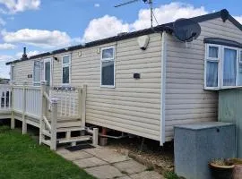 MOLLIES DEN 6 Berth 2 Bedrooms Waterside Leisure Park Ingoldmells