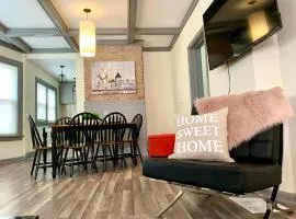 Huge 6BR Home , Modern & Convenient
