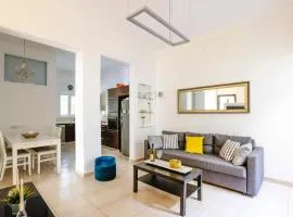 Spacious 2BR Apartment with 2 Bathrooms, Living Room & Kitchen - Prime LocationNear ddizengoff st