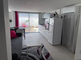 duplex en bord de mer، فندق في كاجنيس سور مير